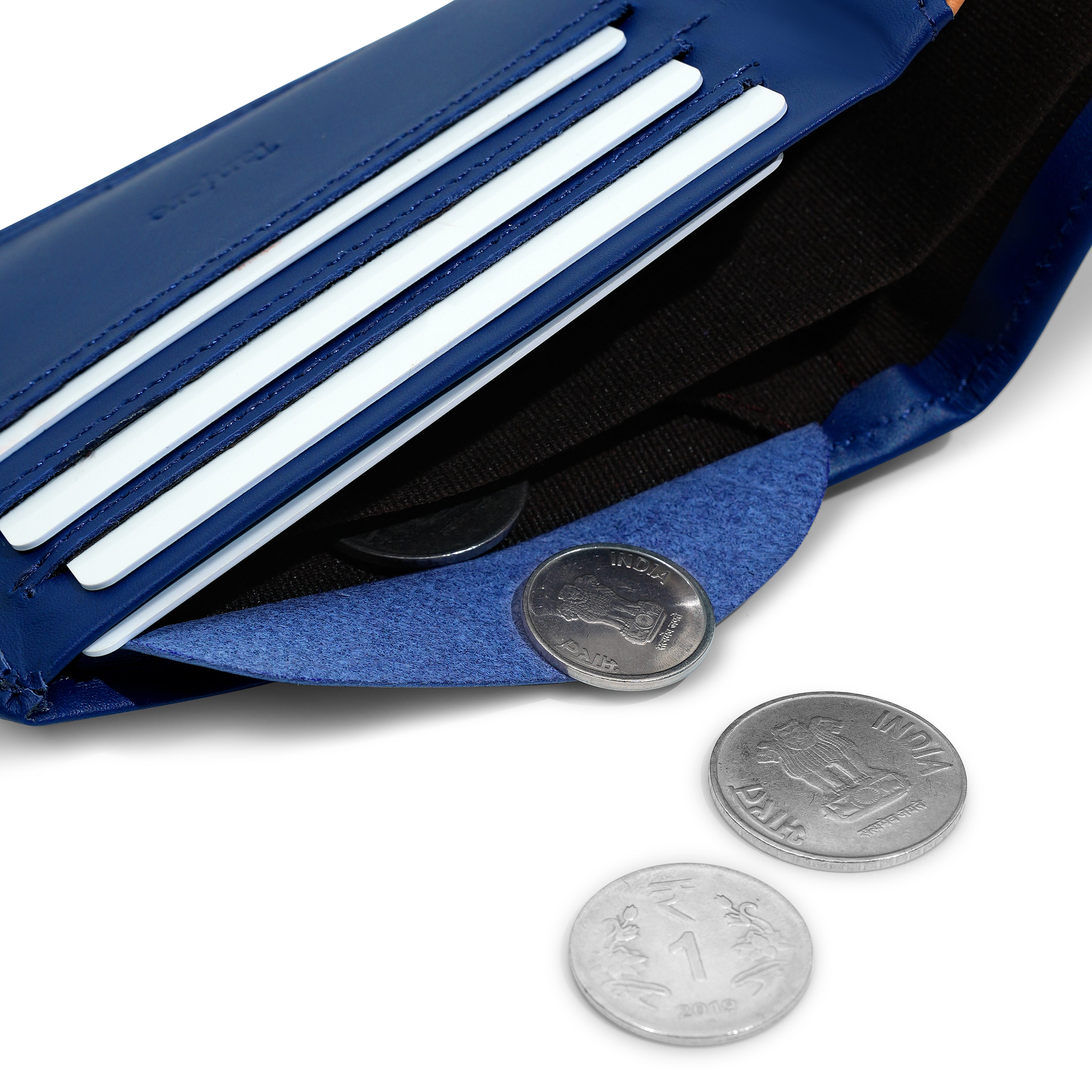 Close-up of the internal coin pocket in the Modern Classic 2.0 Navy wallet. Functional Full Grain Nappa Leather design ensuring secure storage with a Slim Profile.