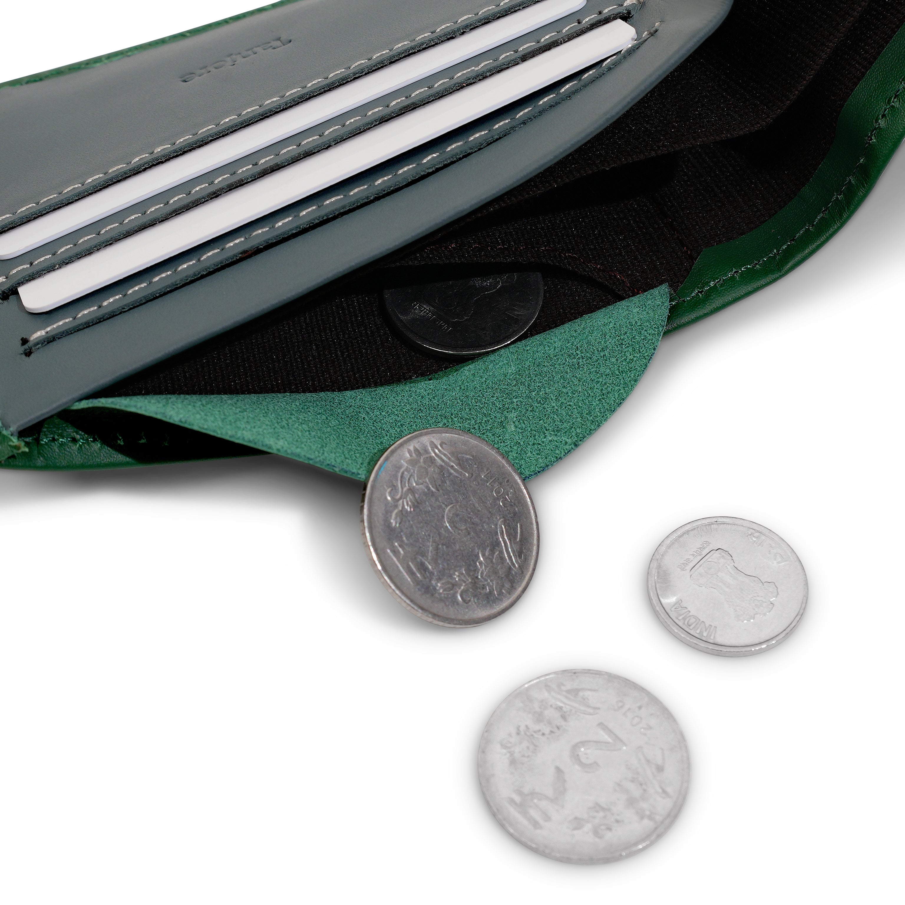 Close-up of the internal coin pocket in the Modern Classic 2.0 Green wallet. Functional Full Grain Nappa Leather design ensuring secure storage with a Slim Profile.